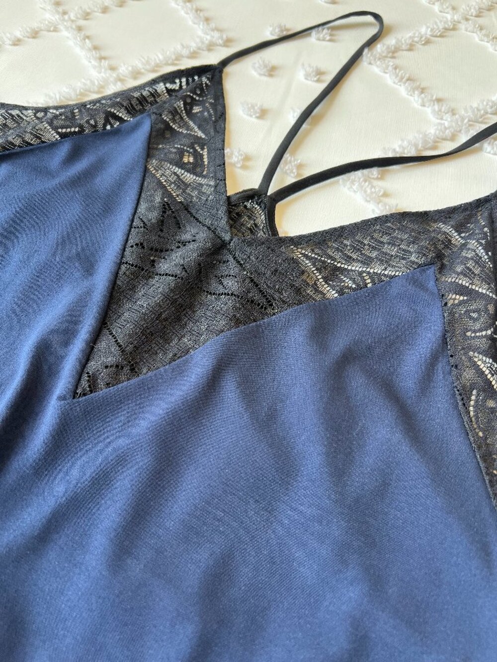 Express Navy Blue Cami Top Black Lace Trim V-Neck Spaghetti Strap SIZE MEDIUM - Picture 2 of 16